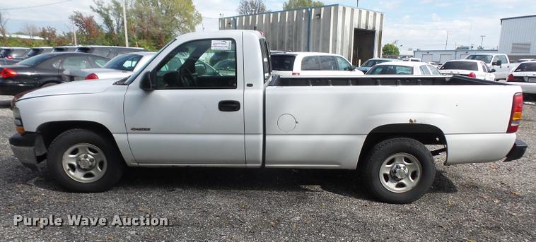 image for item DA8878 2001 Chevrolet Silverado 1500 pickup truck