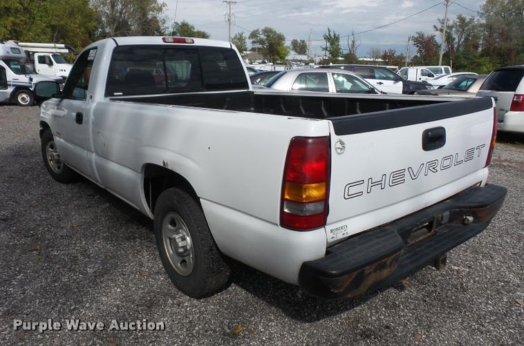 image for item DA8878 2001 Chevrolet Silverado 1500 pickup truck