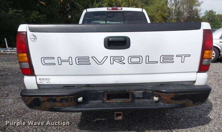 image for item DA8878 2001 Chevrolet Silverado 1500 pickup truck