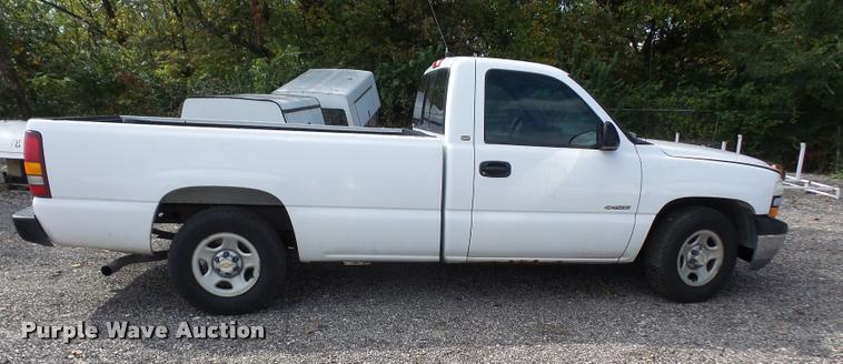 image for item DA8878 2001 Chevrolet Silverado 1500 pickup truck
