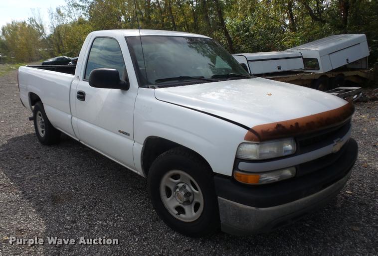 image for item DA8878 2001 Chevrolet Silverado 1500 pickup truck