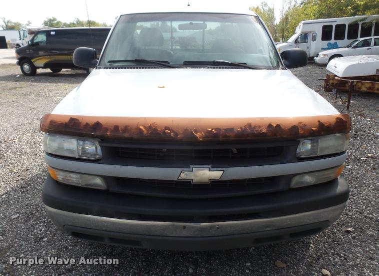 image for item DA8878 2001 Chevrolet Silverado 1500 pickup truck