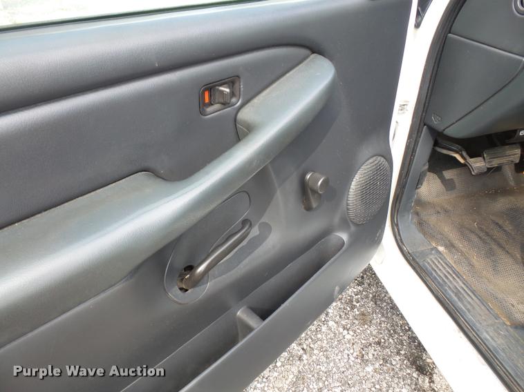 image for item DA8878 2001 Chevrolet Silverado 1500 pickup truck