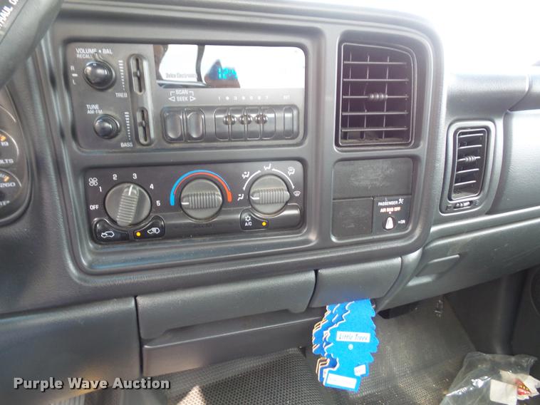 image for item DA8878 2001 Chevrolet Silverado 1500 pickup truck