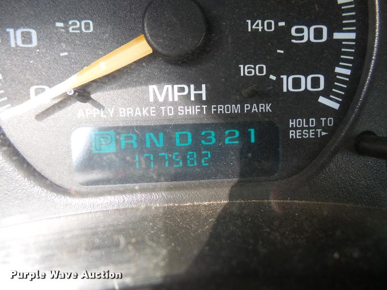 image for item DA8878 2001 Chevrolet Silverado 1500 pickup truck