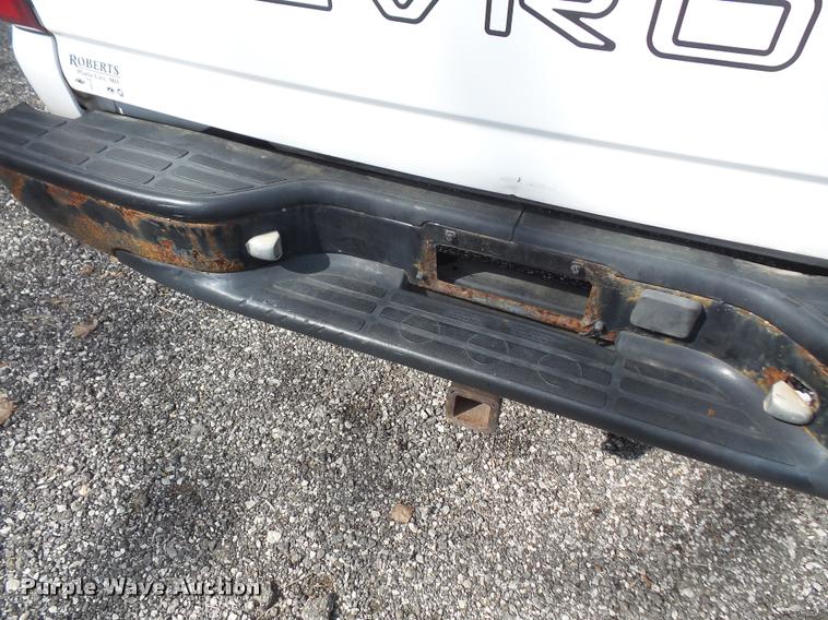 image for item DA8878 2001 Chevrolet Silverado 1500 pickup truck