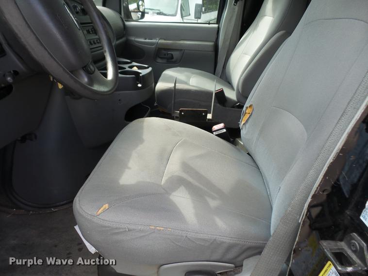 image for item DA8879 2006 Ford E350 Super Duty van
