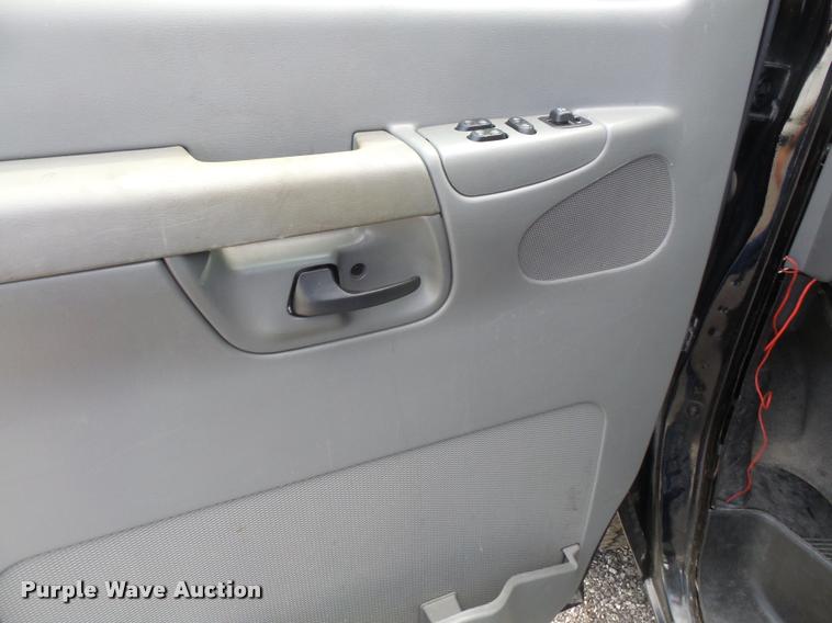 image for item DA8879 2006 Ford E350 Super Duty van