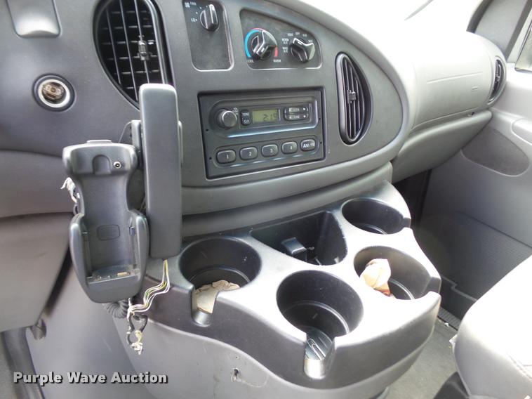 image for item DA8879 2006 Ford E350 Super Duty van