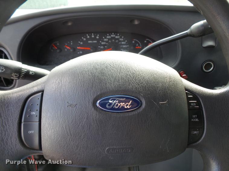 image for item DA8879 2006 Ford E350 Super Duty van