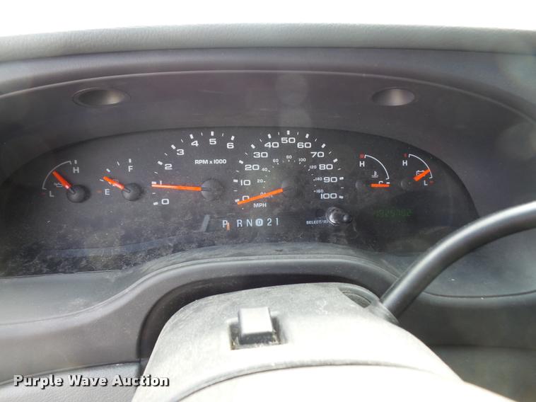 image for item DA8879 2006 Ford E350 Super Duty van