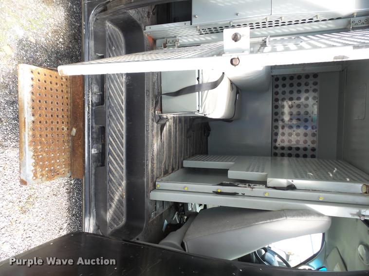 image for item DA8879 2006 Ford E350 Super Duty van