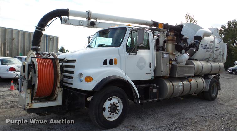 image for item DA8884 2003 Sterling L7500 vacuum truck