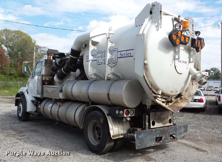 image for item DA8884 2003 Sterling L7500 vacuum truck