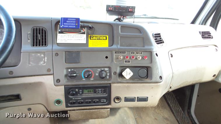 image for item DA8884 2003 Sterling L7500 vacuum truck