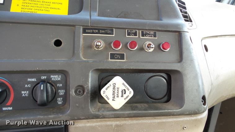 image for item DA8884 2003 Sterling L7500 vacuum truck