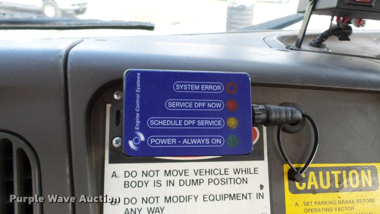 image for item DA8884 2003 Sterling L7500 vacuum truck