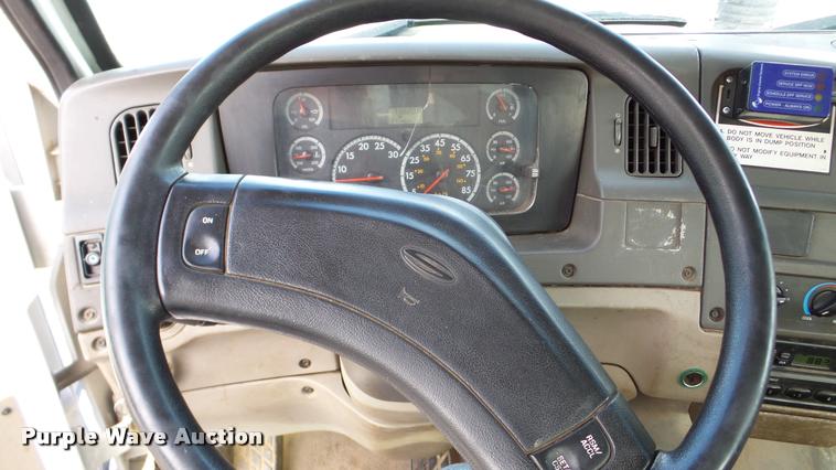 image for item DA8884 2003 Sterling L7500 vacuum truck