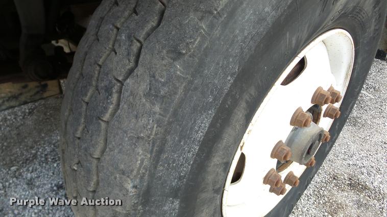 image for item DA8884 2003 Sterling L7500 vacuum truck