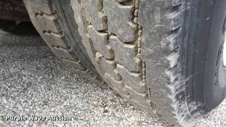 image for item DA8884 2003 Sterling L7500 vacuum truck