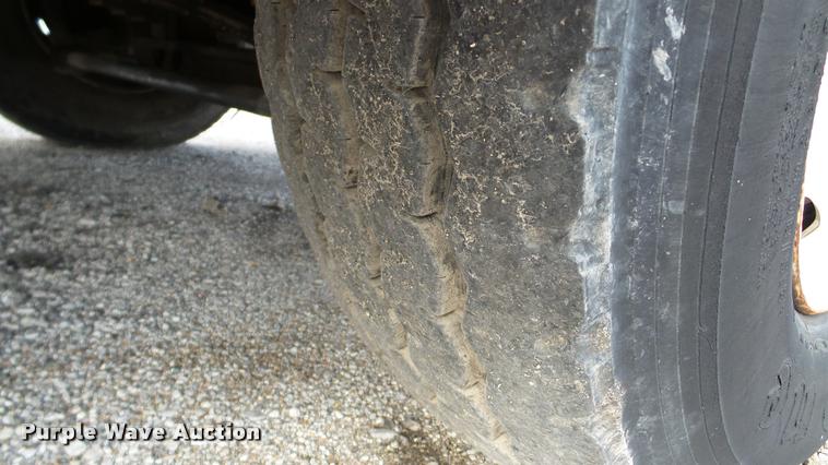 image for item DA8884 2003 Sterling L7500 vacuum truck