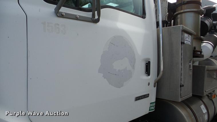 image for item DA8884 2003 Sterling L7500 vacuum truck