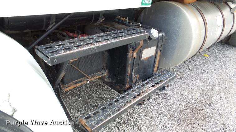 image for item DA8884 2003 Sterling L7500 vacuum truck