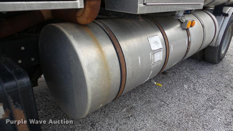 image for item DA8884 2003 Sterling L7500 vacuum truck