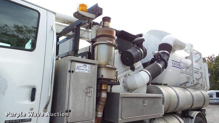image for item DA8884 2003 Sterling L7500 vacuum truck