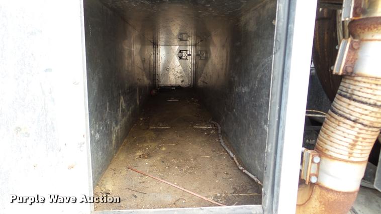 image for item DA8884 2003 Sterling L7500 vacuum truck