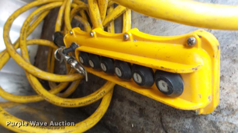 image for item DA8884 2003 Sterling L7500 vacuum truck