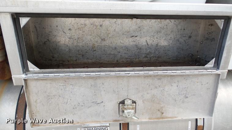 image for item DA8884 2003 Sterling L7500 vacuum truck