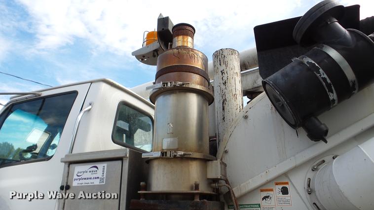 image for item DA8884 2003 Sterling L7500 vacuum truck