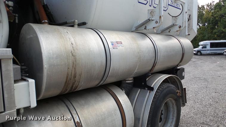 image for item DA8884 2003 Sterling L7500 vacuum truck