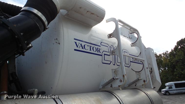 image for item DA8884 2003 Sterling L7500 vacuum truck