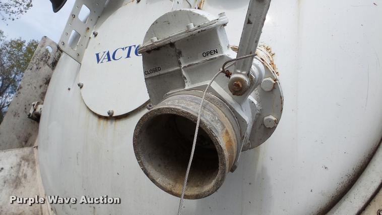 image for item DA8884 2003 Sterling L7500 vacuum truck