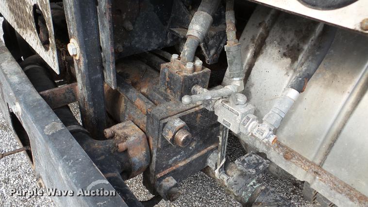 image for item DA8884 2003 Sterling L7500 vacuum truck