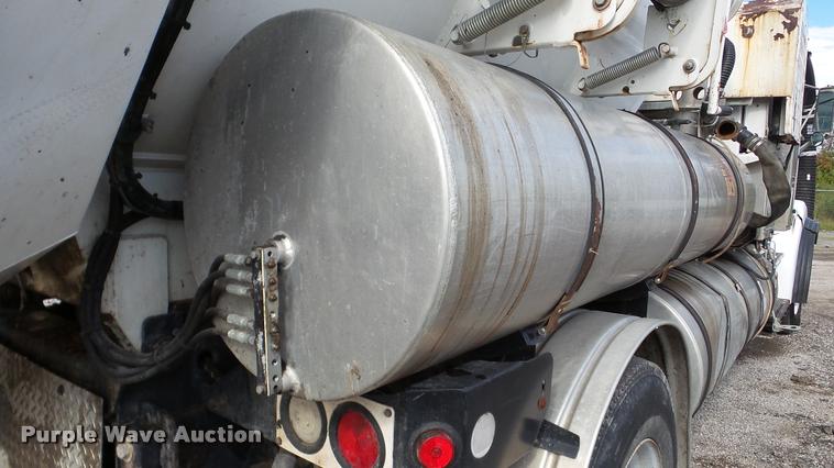 image for item DA8884 2003 Sterling L7500 vacuum truck