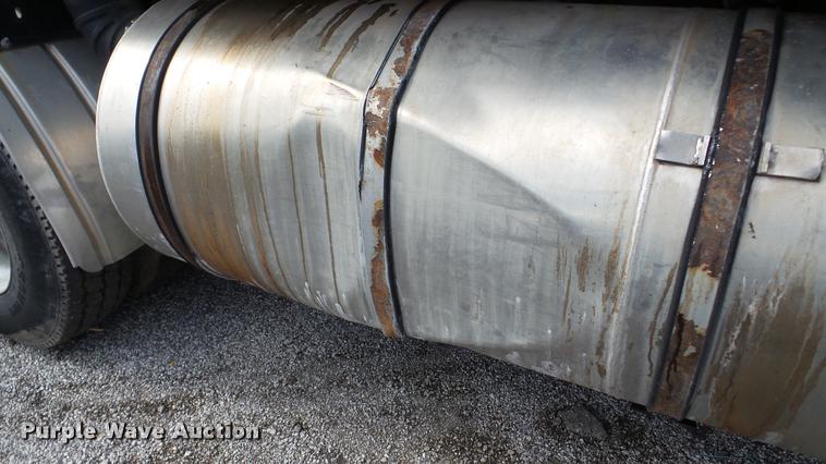 image for item DA8884 2003 Sterling L7500 vacuum truck