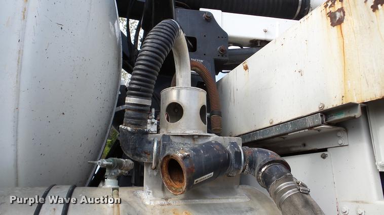 image for item DA8884 2003 Sterling L7500 vacuum truck