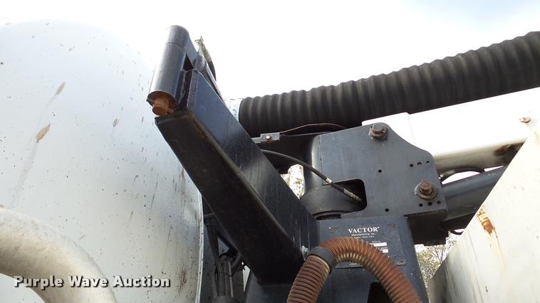 image for item DA8884 2003 Sterling L7500 vacuum truck