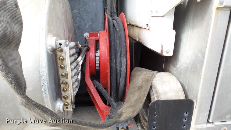 image for item DA8884 2003 Sterling L7500 vacuum truck