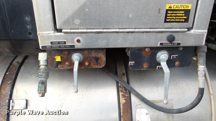 image for item DA8884 2003 Sterling L7500 vacuum truck