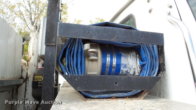 image for item DA8884 2003 Sterling L7500 vacuum truck