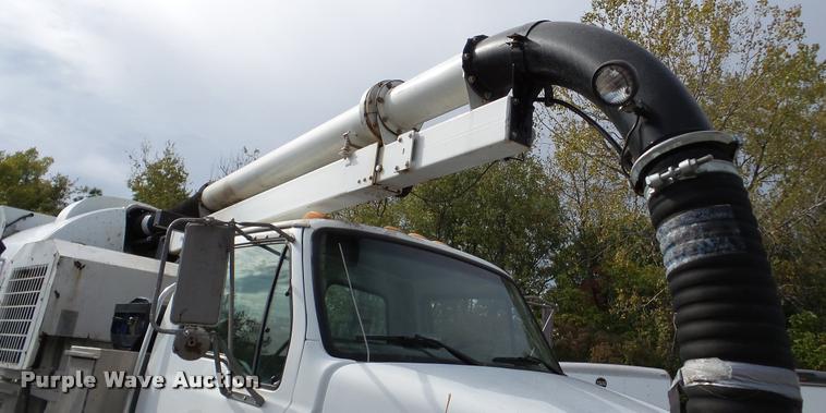 image for item DA8884 2003 Sterling L7500 vacuum truck