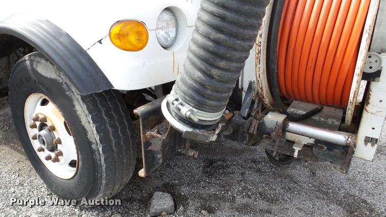 image for item DA8884 2003 Sterling L7500 vacuum truck