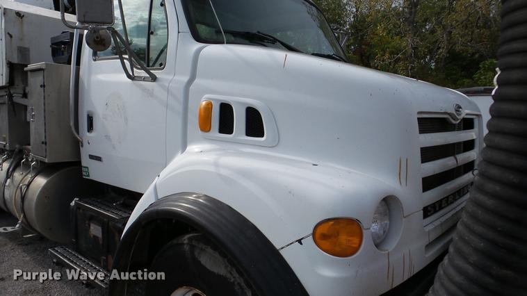 image for item DA8884 2003 Sterling L7500 vacuum truck