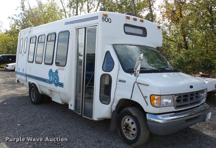 image for item DA8885 1998 Ford Econoline E450 shuttle bus