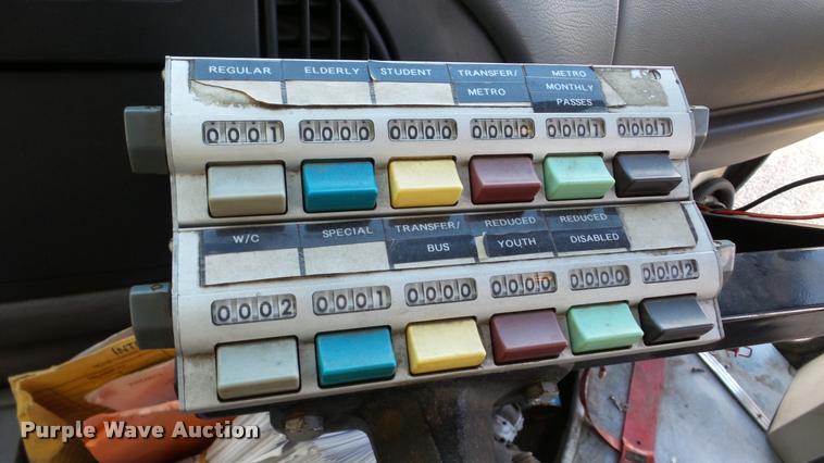 image for item DA8885 1998 Ford Econoline E450 shuttle bus