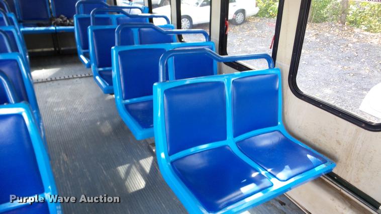 image for item DA8885 1998 Ford Econoline E450 shuttle bus